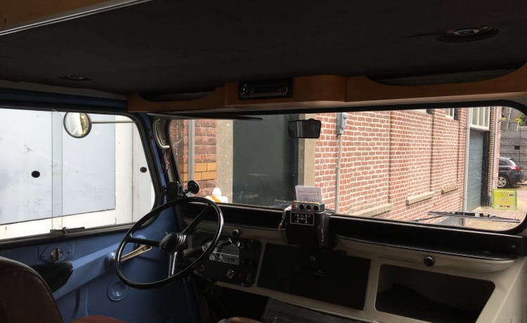 Feel good trip in retro Citroen HY - ultimate relaxation with character