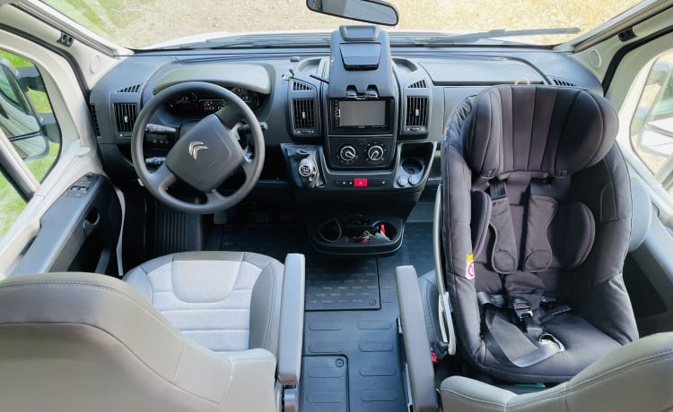 Camper Van mit Sky Roof und Aufstelldach