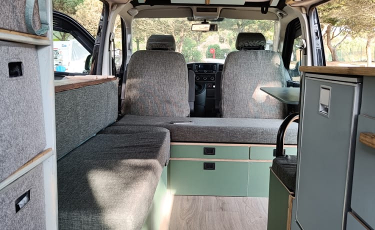 VW Bussy – Volkwagen T5 met buitenkeuken