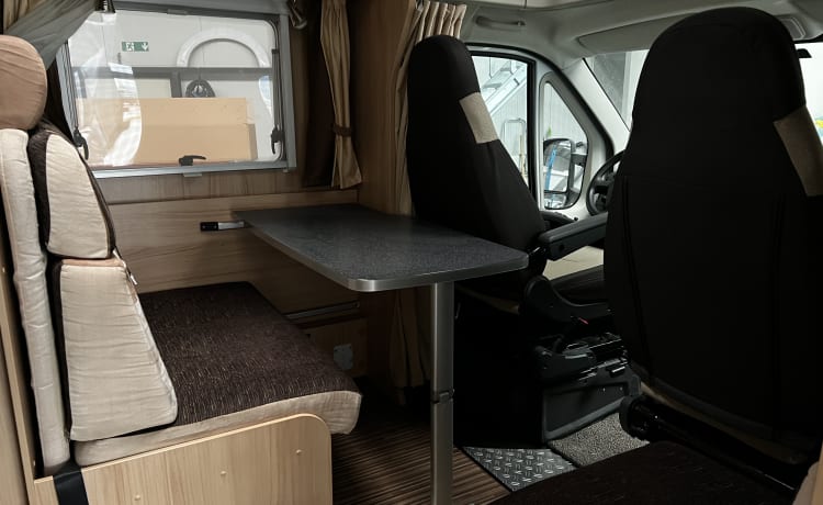 Henk – Super camper with Queen bed