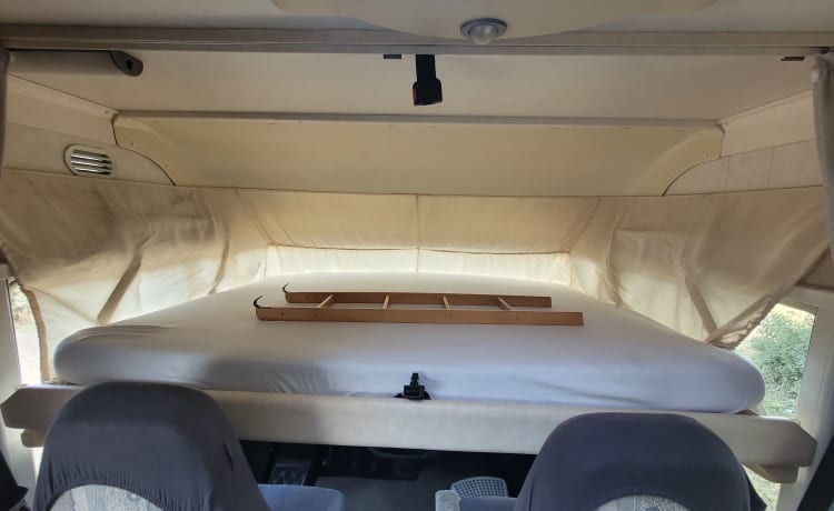 Campervriend – Nice large Camper with air conditioning, large awning and plenty of storage space.