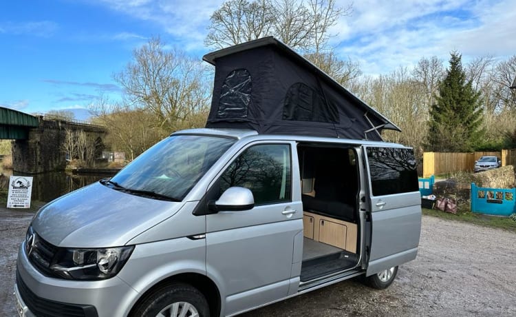 Joebow – 4 berth Volkswagen camper van 2018