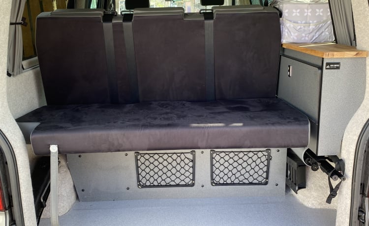 Mando – 4 berth Volkswagen Kombi t5 Long Wheel Base with 2021 conversion 