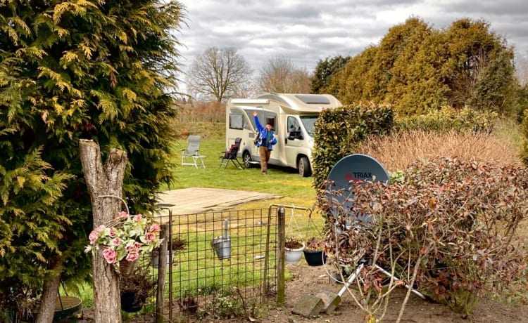 Golden Dream – Luxuriöses, helles, geräumiges Wohnmobil für 4 Personen Burstner