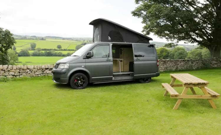 Cedric – T5 Campervan with Pop-Top, Rocknroll bed and Swivel Seats