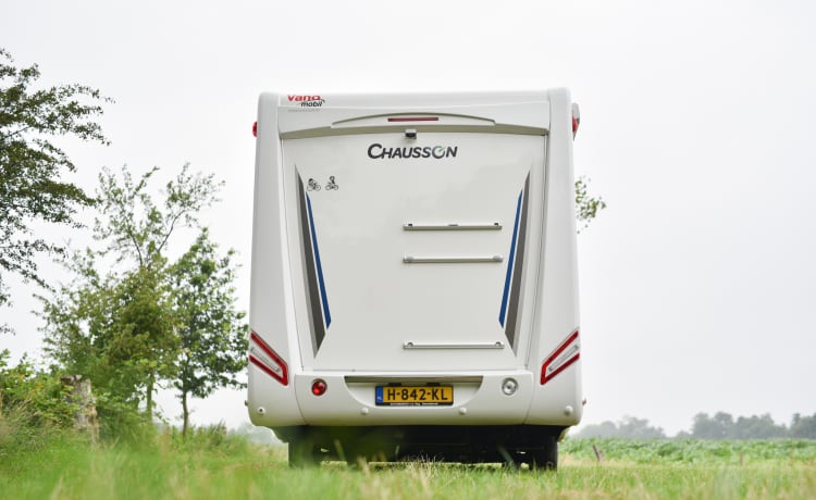 Camping-car bien équipé pour 4 personnes