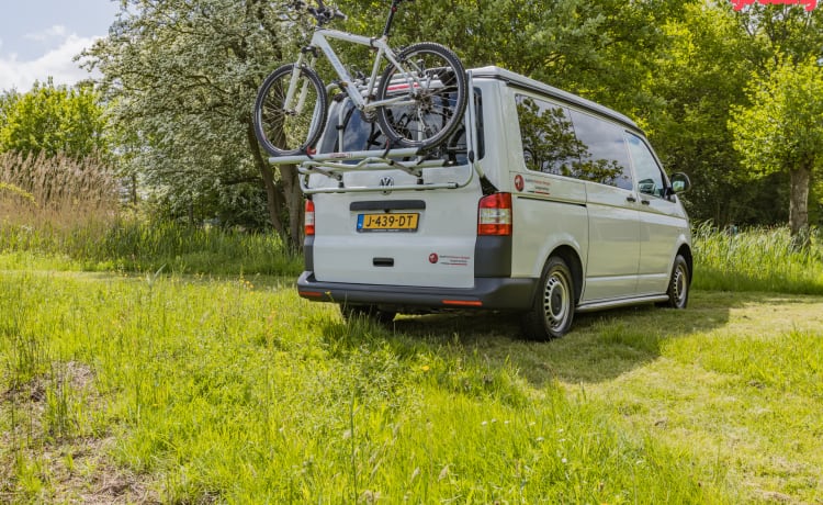 2015 – 4 pers. Volkswagen Transporter t5 bus camper 2015