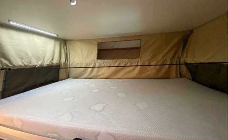 Ruime 4 persoons Fiat Camper Chausson Flash met Frans bed & hef bed