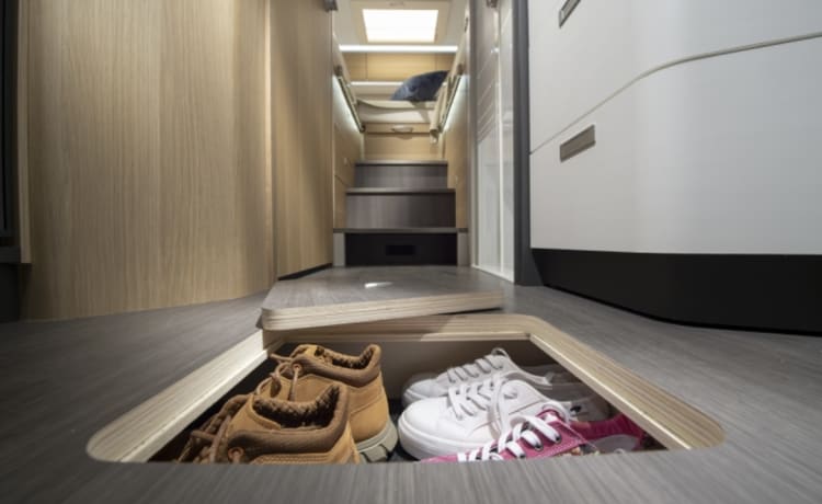 Glamping! – 5p Adria Mobil semi-integrated uit 2021