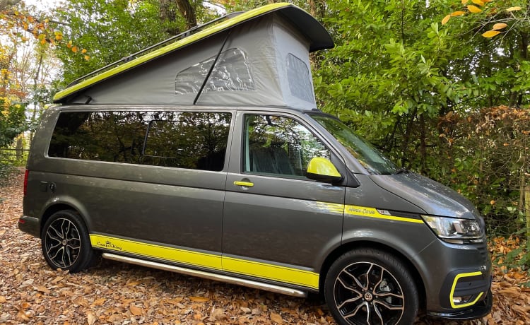 Fergus – 2021 Volkswagen Campervan T6 für 4