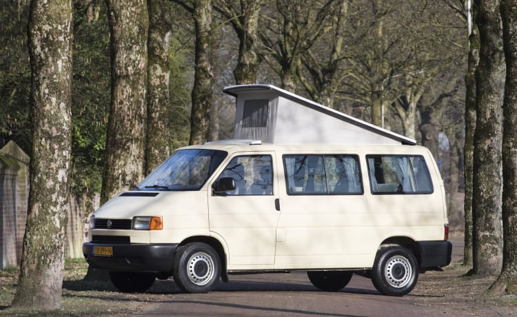 Desert - Multivan VW T4 confortable et robuste avec toit relevable