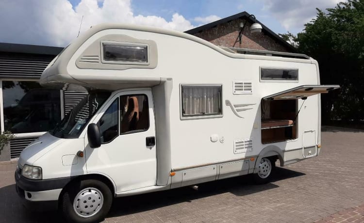 Camper 5 – Camper 5 - Fiat Ducato - De ideale familie Camper met 2 Stapelbedden.