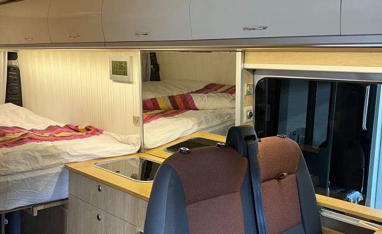 Fiat Camperbus met heerlijk ruim 2 persoons bed