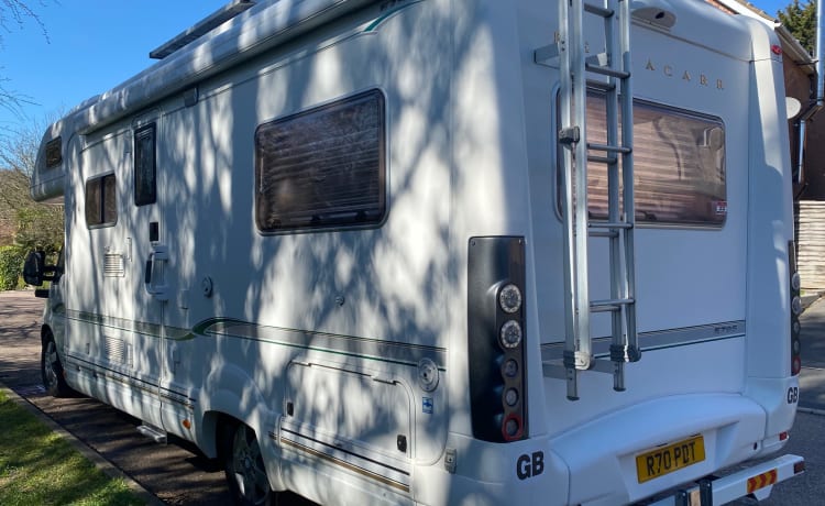 Bessie – Vlaggenschip Bessacarr 6-persoons camper met 2 luifels en extra's