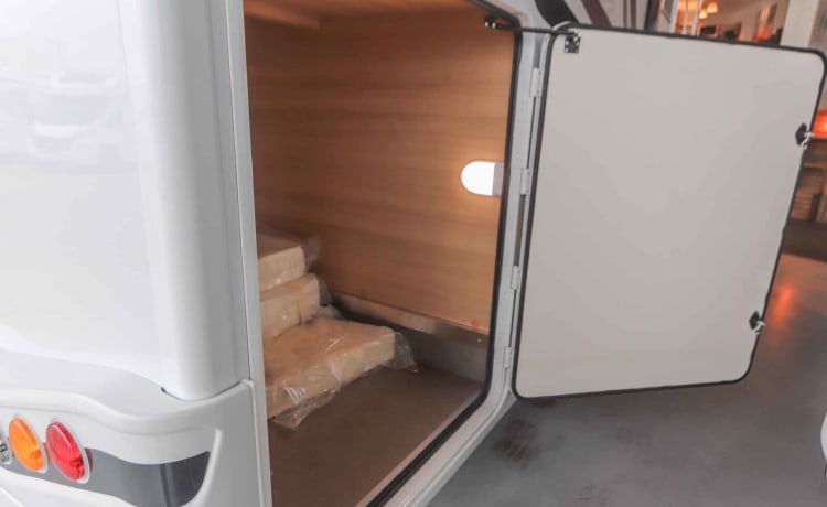 McLouis 2 – Brand new (year 2023) Modern McLouis camper - Automatic - Solar panel