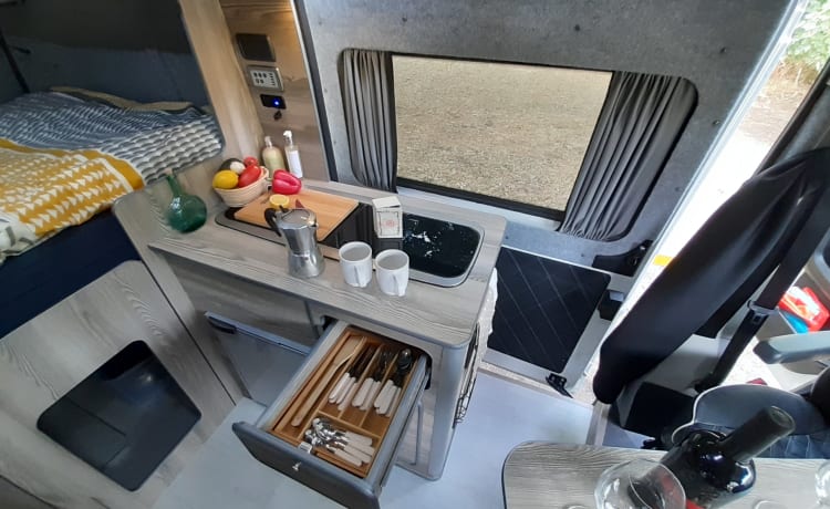 Wanda – Insurance inclusive 2021 2 berth Citroën Relay L2H2 fully off grid