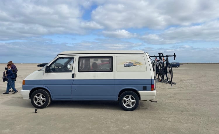 De blauwe reiziger – 4p Volkswagen campervan uit 1993