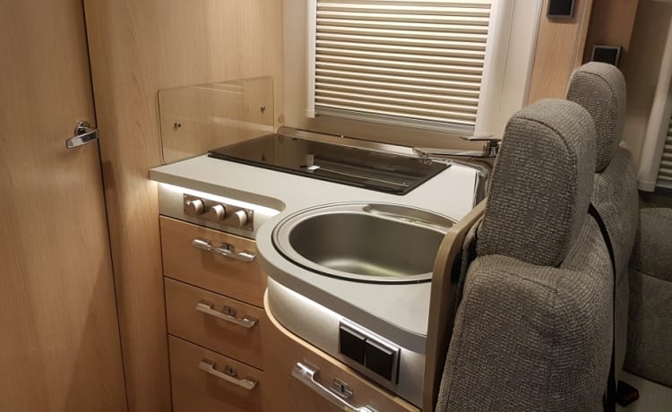 Hymer b680 2019, Mercedes Aut. 4 Pers, große Garage, Fahrradträger, Markise