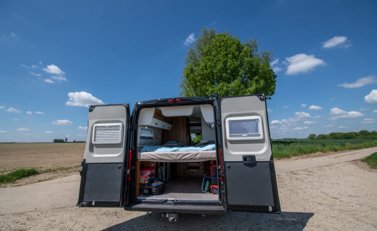 The Black Pearl – Camping-car "VANTourer 630L"