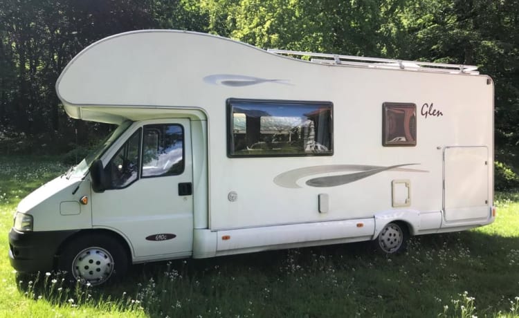 Winston – Camping-car familial 6p spacieux et complet avec alcôve