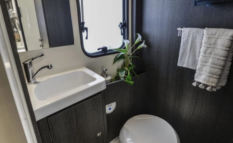 A motorhome that is sure to wow families, New 2023 6 berth Zefiro 675