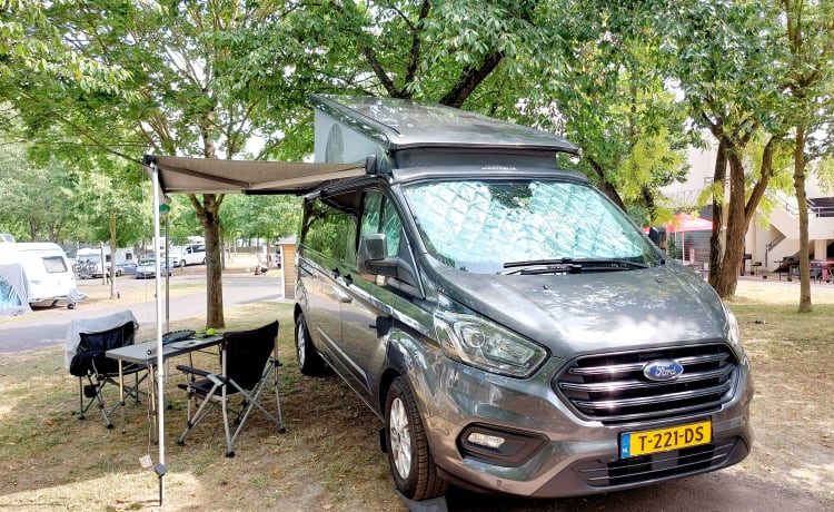 Nugget – Ford Nugget Plus 2023 with pop-up roof