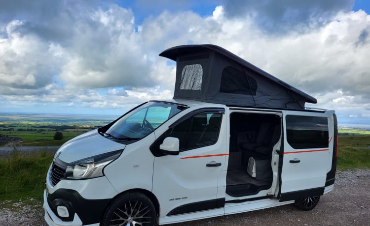 Renee – Renault-camper met 4 slaapplaatsen