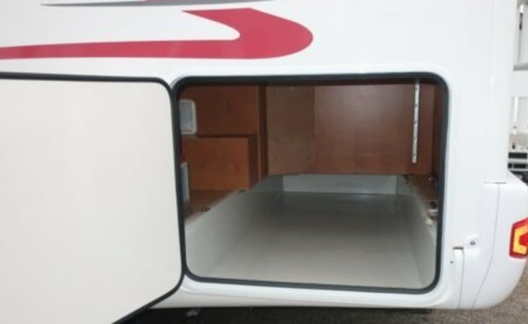 Bellissimo camper in affitto! Con un letto fisso e completamente arredato!