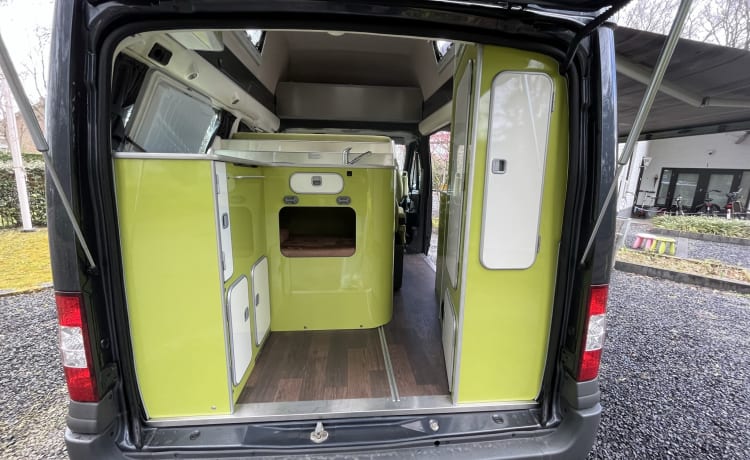 Magnifique Ford Transit Nugget avec toit haut, beaucoup d'espace dans un bus compact !