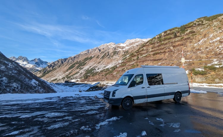 Vanessa – Cozy, well kitted van with a full size double bed