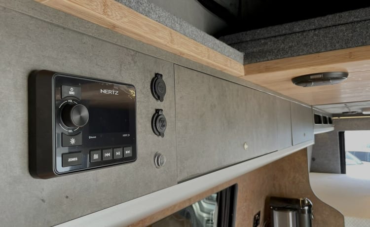 THUNDER – Stunning 2022 Luxury VW Crafter sleeps 4 - Liverpool