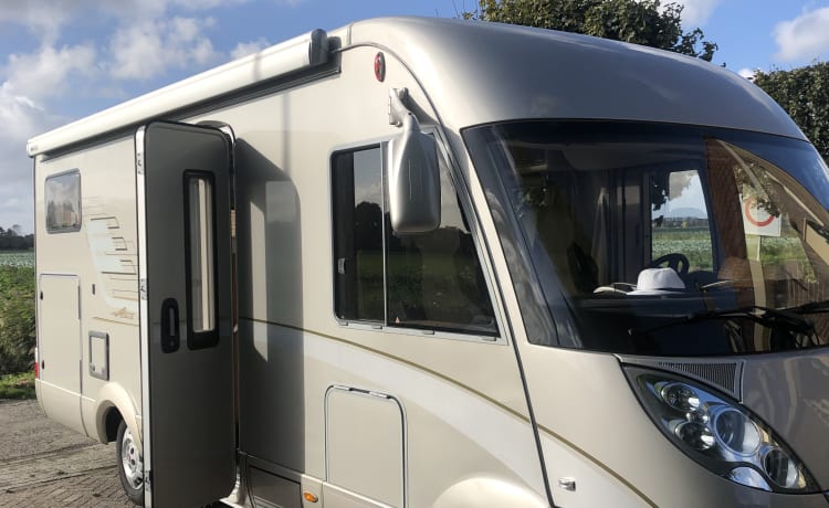 ZEER LUXE CAMPER –  special price period in July and period in August when using the Netherlands