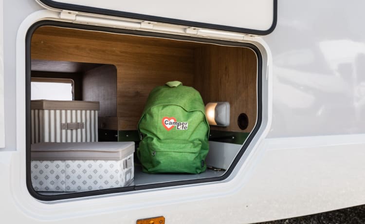 AutoRoller 747 – Segui Frank Campers - Camper di lusso con 6 posti letto