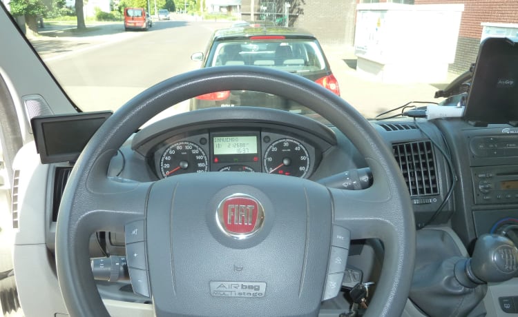 CAMPERBUS 2 PERSONNES AVEC TÉLÉVISEUR ÉLECTRIQUE