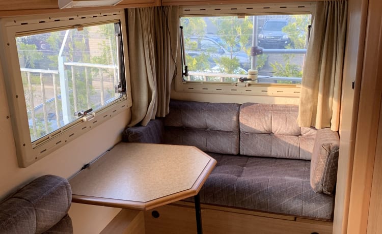 Spacious, neat 1980s family camper - well maintained