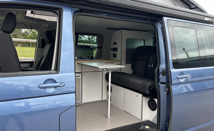 Modern High-Spec 4-Berth VW Campervan!