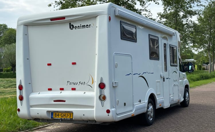 Moderne Benimar Camper met grote (fiets)garage