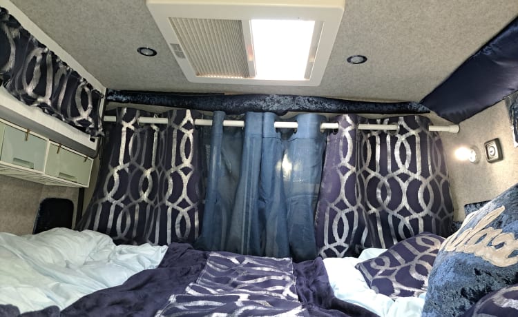 The Roving Badger – 2 Berth Peugeot  Boxer  LWB High Roof 2018 