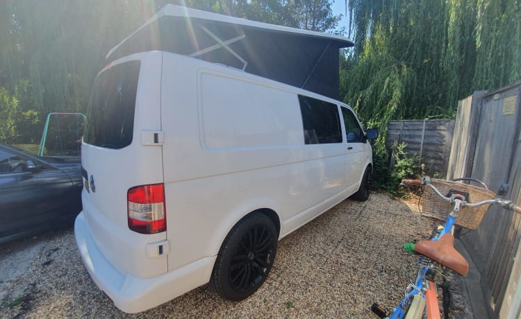 Guinevere – T5.1 Brand new  conversion - 4 berth Volkswagen bus from 2011