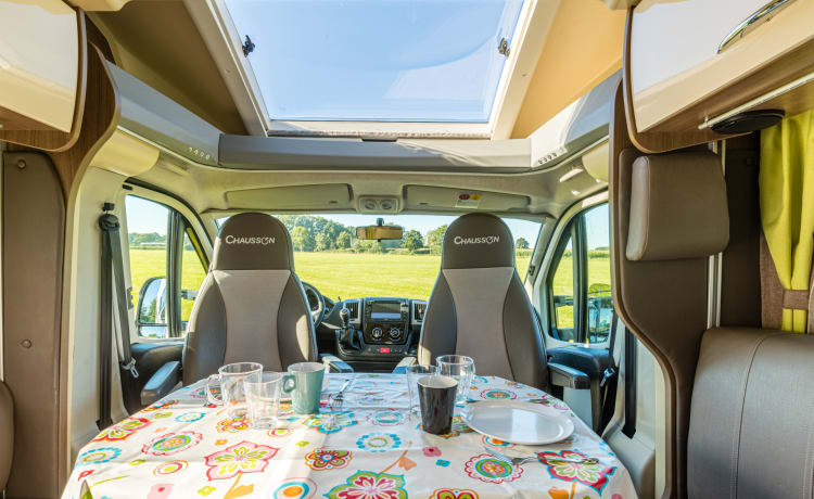 Camping-car bien équipé pour 4 personnes