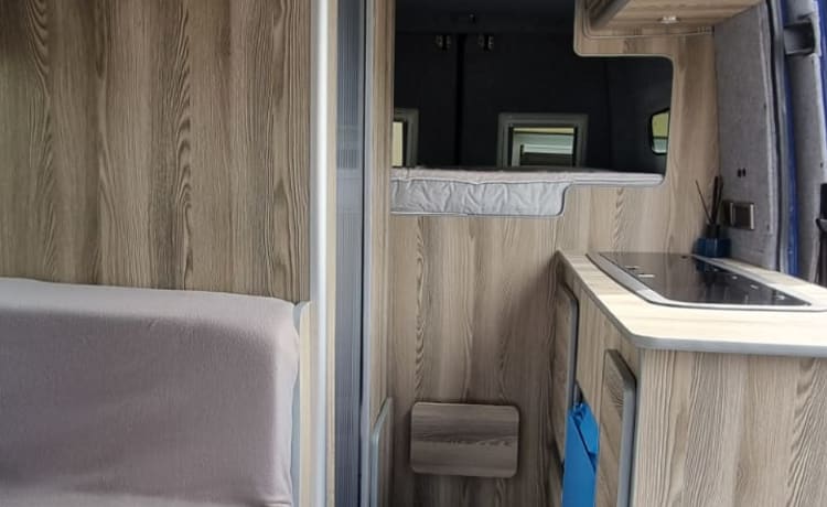 Ronnie – Fully Off-Grid Mercedes High Top (MWB) with heating, toilet & shower