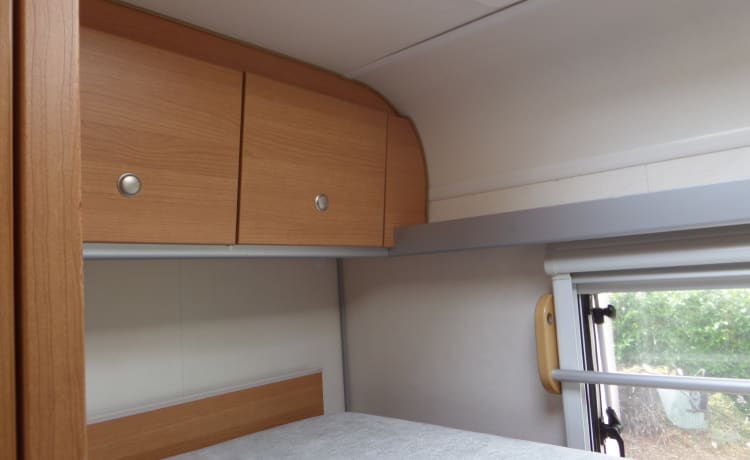 Compact family camper with bunk bed