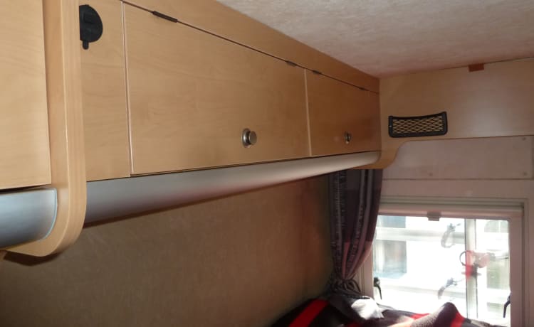 2-PERSON CAMPERBUS WITH ELECTRIC BICYCLE LIFT