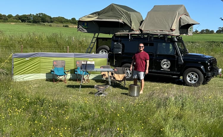 ARMSTRONG – Land Rover Dachterrasse mit 5 Schlafplätzen aus dem Jahr 2013