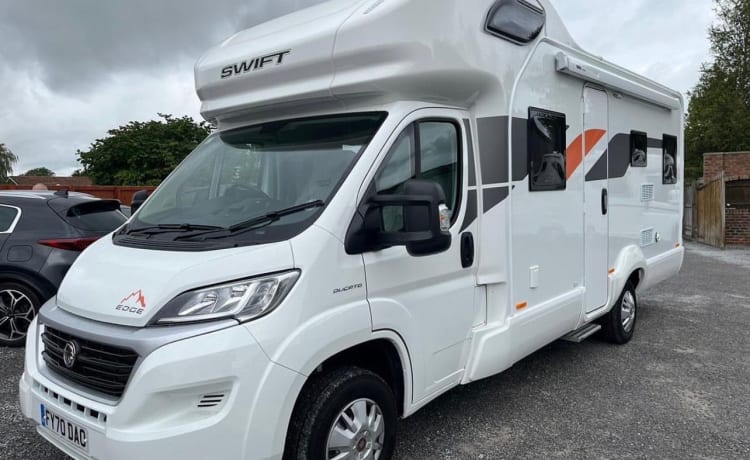 The privilege motorhome  – 6 berth Fiat alcove from 2021