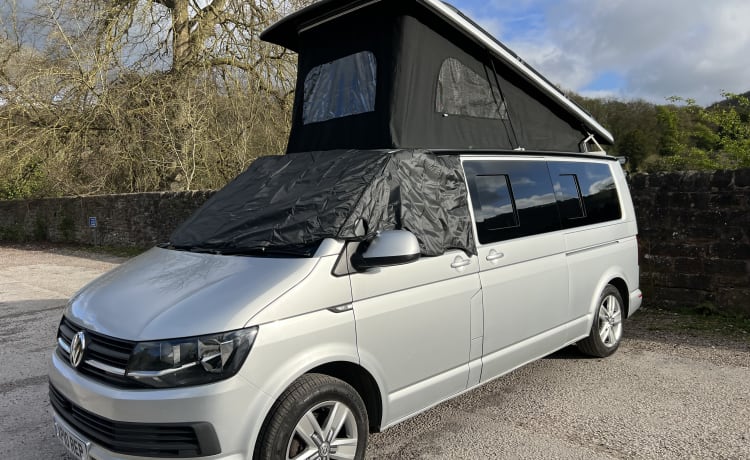 The XPLORER – 4 berth Volkswagen campervan from 2018