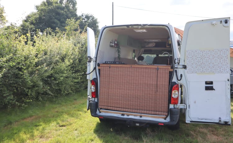 Jeanne – Off grid self-build camper van