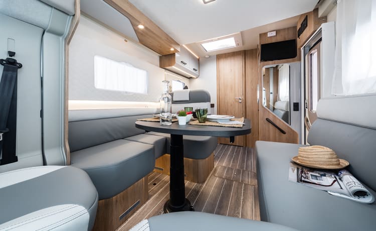 T line 590 – 2021 Four berth Roller Team semi-integrated. 5.99M easy to park. 