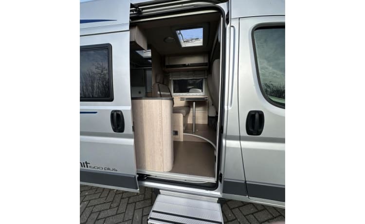 Bellissimo camper bus Possl (2019) completo di inventario.