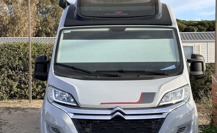 Noleggio camper bus di lusso nuovo di zecca